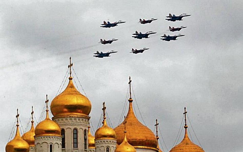 Rosyjski sprzęt wojskowy może imponować na defiladach, ale w rzeczy- wistości armia jest niedofinan-