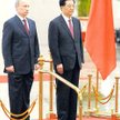 Prezydent Chin Hu Jintao i prezydent Rosji Władimir Putin podczas ceremonii powitania w Pekinie