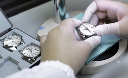 Citizen Watch Corporation i Seiko Group Corporation ogłosiły, że wartość sprzedaży zegarków produkow