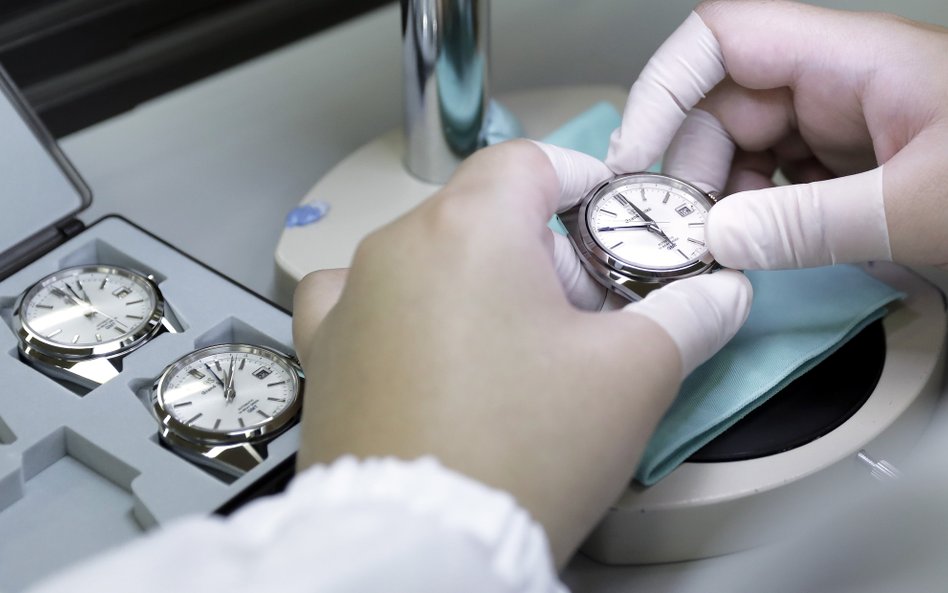 Citizen Watch Corporation i Seiko Group Corporation ogłosiły, że wartość sprzedaży zegarków produkow