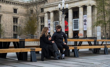 Wspólny stoł przed Pałacem Kultury i Nauki