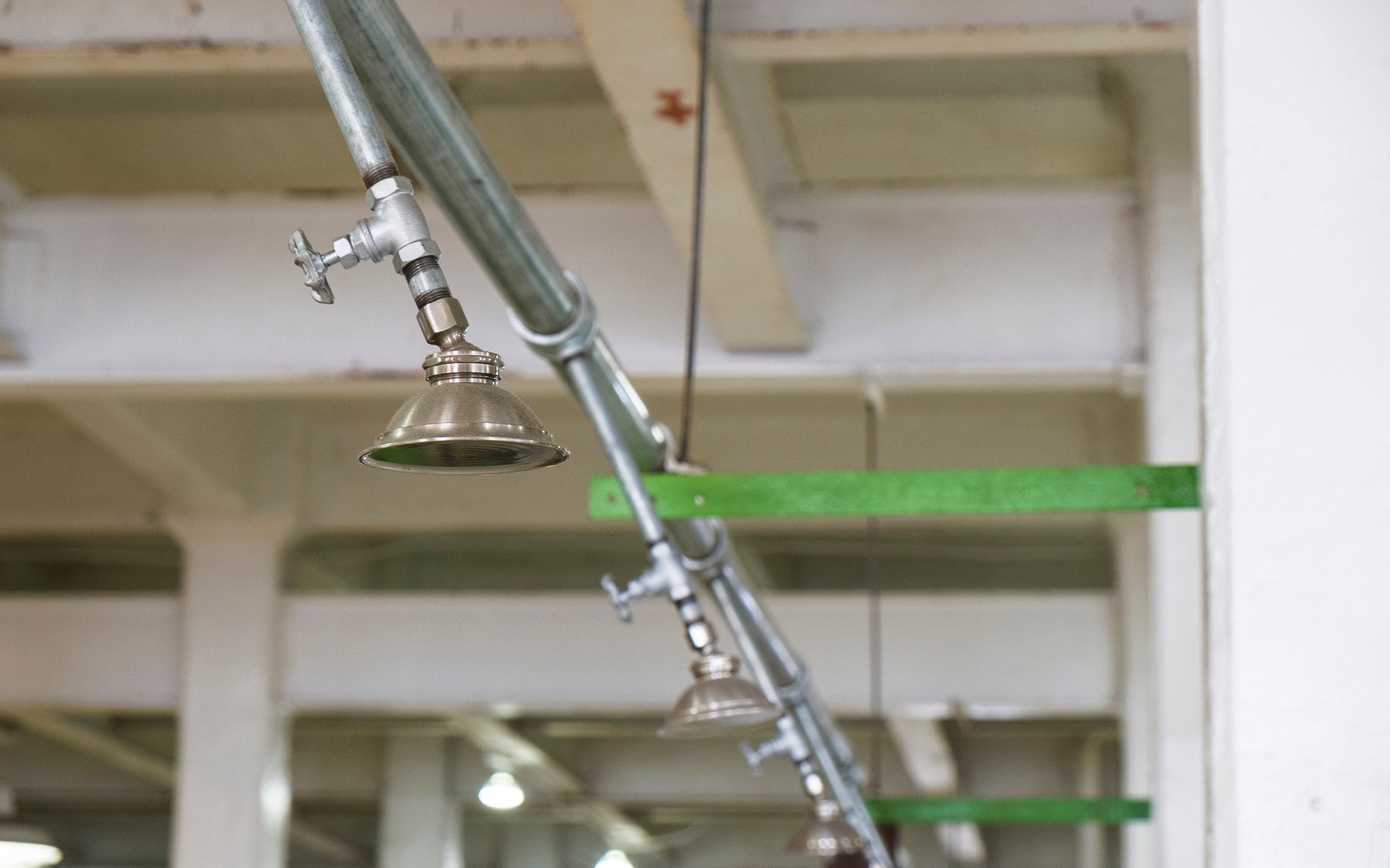 Ciepła kąpiel w więzieniu minimum dwa razy w tygodniu? Resort sprawiedliwości zadba o higienę więźniów