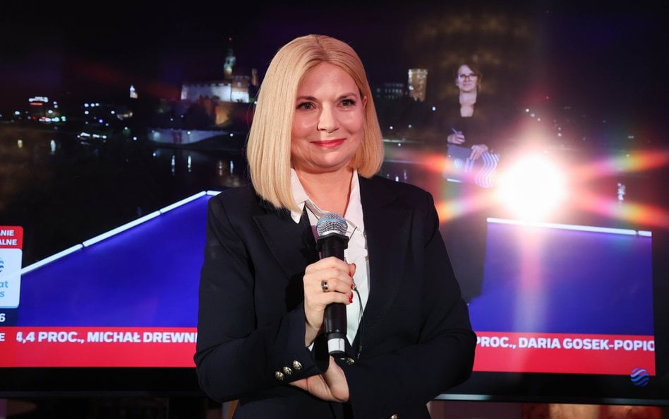 Monika Piątkowska podczas wieczoru wyborczego w swoim sztabie w Krakowie.