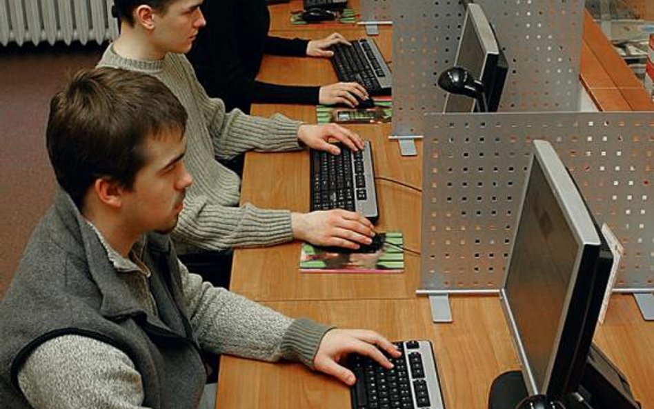 E-learning uzupełnia tradycyjne sposoby kształcenia, m.in. w warszawskiej Szkole Głównej Handlowej