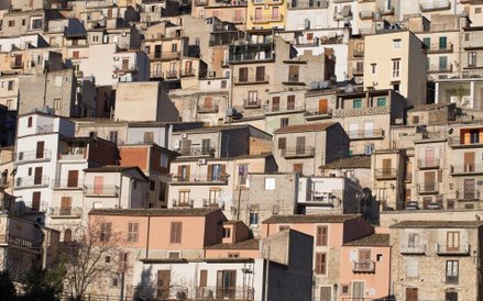 Sycylijskie miasto Cammarata rozdaje domy za darmo