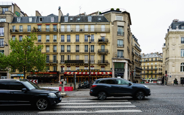 Paryż może niemal całkowicie wyrzucić samochody z centrum