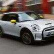 Poznaj elektryczne MINI Cooper SE i wibruj dobrą energią
