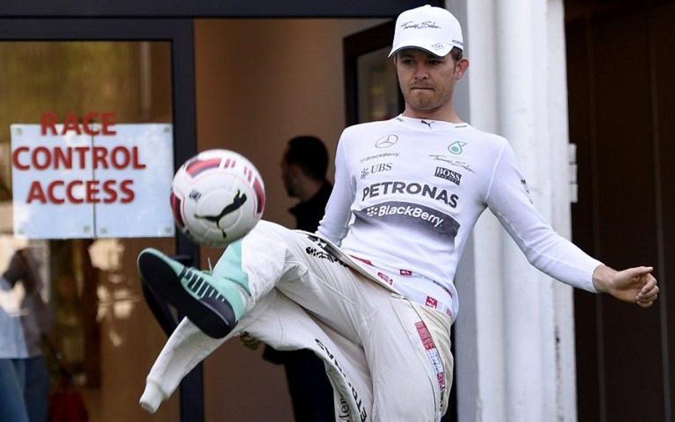 Nico Rosberg dobrze czuje się nie tylko za kierownicą. Wiceliderowi klasyfikacji udzieliła się atmos