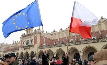 Sondaż: Kto odpowiada za konflikt Polski z Unią Europejską?