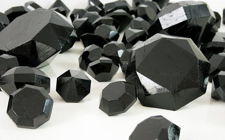Łukasz Surowiec, Black Diamonds, rzeźby wykonane przez bezrobotnych byłych górników, węgiel, 2012,