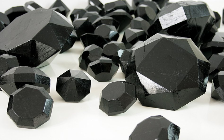 Łukasz Surowiec, Black Diamonds, rzeźby wykonane przez bezrobotnych byłych górników, węgiel, 2012,