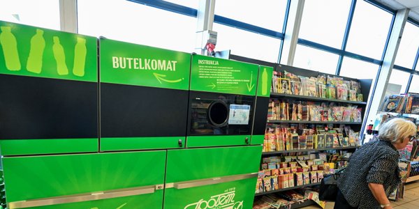 Ministerstwo planuje włączenie szklanych butelek po alkoholu do systemu kaucyjnego