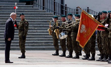Minister obrony Antoni Macierewicz podczas uroczystości składania przysięgi przez pierwszych żołnier