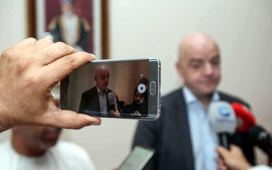 Gianni Infantino chce uderzyć w piłkarskich agentów