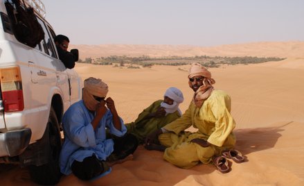 Tuaregowie na pustyni Ubari