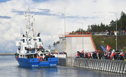 Przekop przez Mierzeję Wiślaną otwarty, ale do Elbląga statki nie dopłyną
