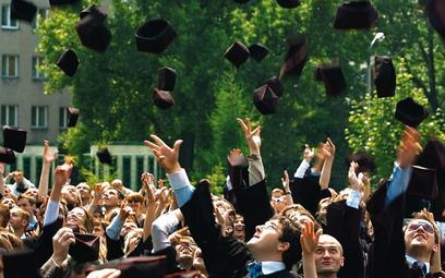 Uniwersytet Warszawski będzie zbierał informacje o absolwentach od 2007 r. Na zdjęciu zakończenie ed