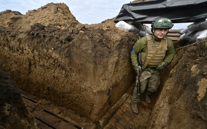 Ukraiński żołnierz w okopach