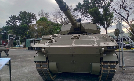 Siły Zbrojne Filipin odebrały pierwsze czołgi lekkie Sabrah w konfiguracji gąsienicowej.