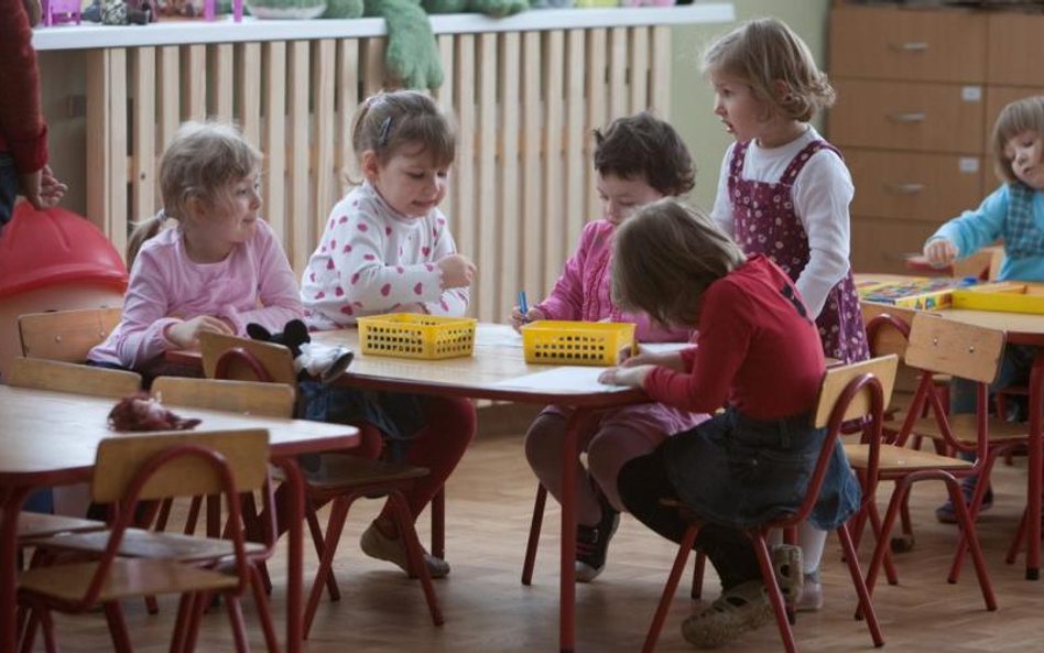 Samorządy już teraz mają problem z zapewnieniem miejsc w przedszkolach dla wszystkich dzieci, które 