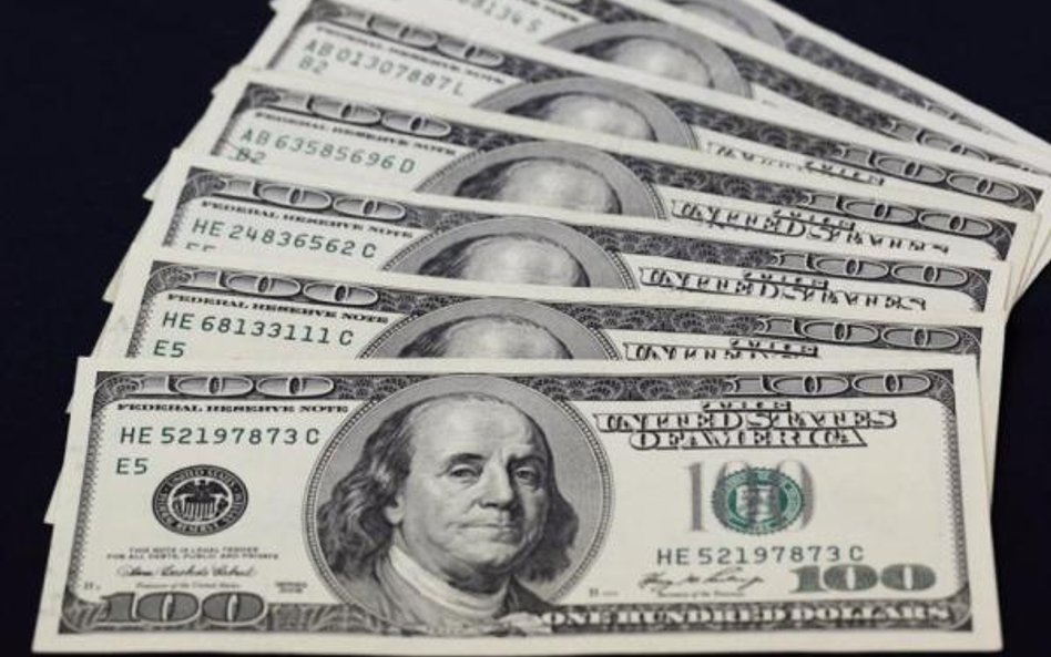 Silny dolar odbił się Ameryce czkawką