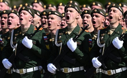 Rosyjscy żołnierze w czasie parady na Placu Czerwonym