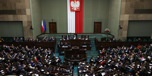 Sejm uchwalił ustawę o Krajowej Radzie Sądownictwa. Reforma Waldemara Żurka do Senatu
