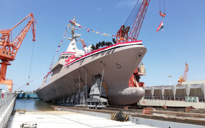 Korweta Luxor typu Gowind 2500 schodzi z pochylni podczas ceremonii wodowania. Fot./Naval Group.