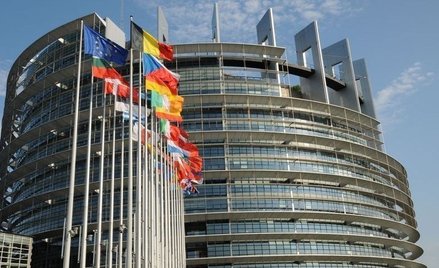 Unia uderzy w Stany odwetowymi cłami w ten piątek