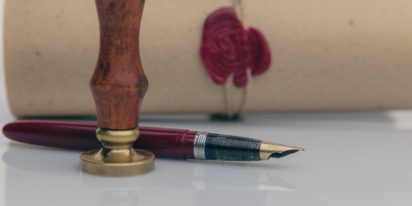 Czy darowizna sprzed lat liczy się do spadku? Jak wpływa na zachowek?