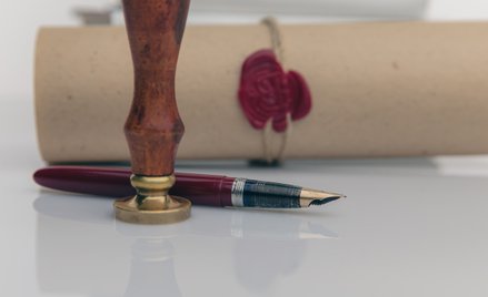 Darowizny mogą wpływać na podział majątku między spadkobierców i roszczenia o zachowek