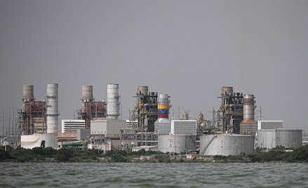 Rafineria ropy naftowej należąca do państwowego przedsiębiorstwa Petroleos de Venezuela (PDVSA) w Ma