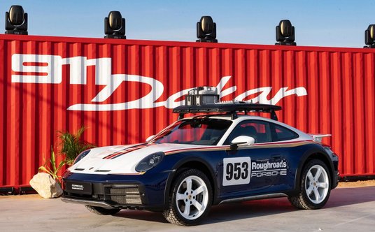Chwilę po premierze w Los Angeles Porsche 911 Dakar zostało pokazane w Dubaju