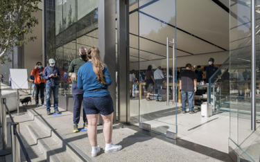 Apple zamyka sklepy w Kalifornii i Londynie. Przez nową falę infekcji