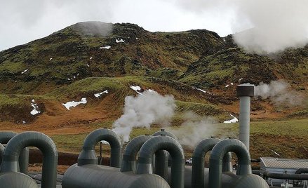 ?Elektrownia geotermiczna Hellisheii pod Reykjavikiem dostarcza 303 MW energii elektrycznej i 133 MW
