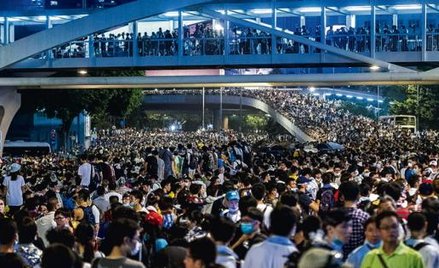 Zbuntowane miasto. Demonstranci od zeszłej soboty zajmują biznesową dzielnicę Mong Kok. Dziesiątki t