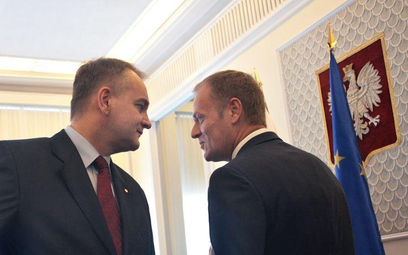 Od lewej Waldemar Pawlak, wicepremier i minister gospodarki i premier Donald Tusk