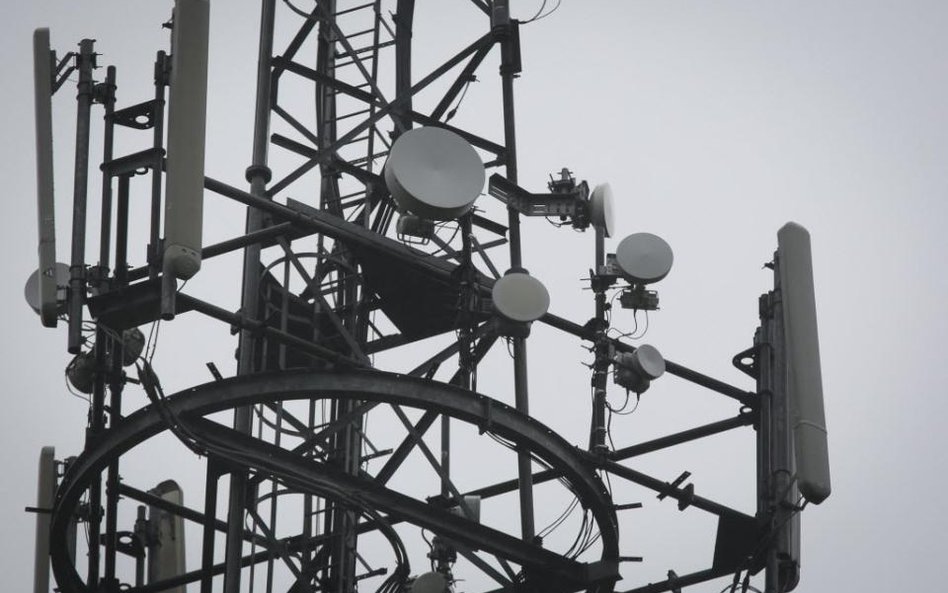 Orange i T-Mobile zgłosiły zainteresowanie częstotliwościami po Sferii