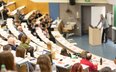 Magisterka nie robi już takiego wrażenia. Finansowy atut studiów słabnie z roku na rok