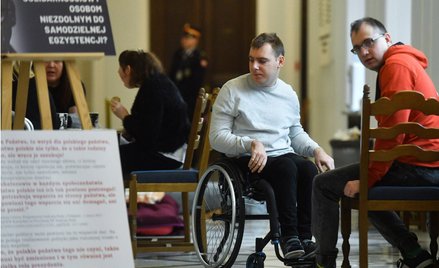 Postulaty niepełnosprawnych popiera aż 70 proc. respondentów w sondażu SW Research
