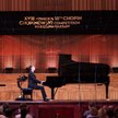 Pianista Mateusz Krzyżowski podczas Konkursu Chopinowskiego w sali koncertowej Filharmonii Narodowej