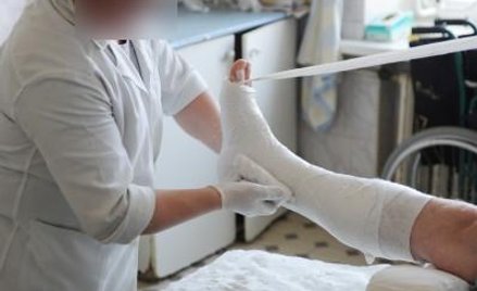 Złamana noga w delegacji nie zawsze uprawnia do świadczeń