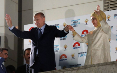 Erdogan wygrywa wybory. Putin i Orban przesyłają gratulacje
