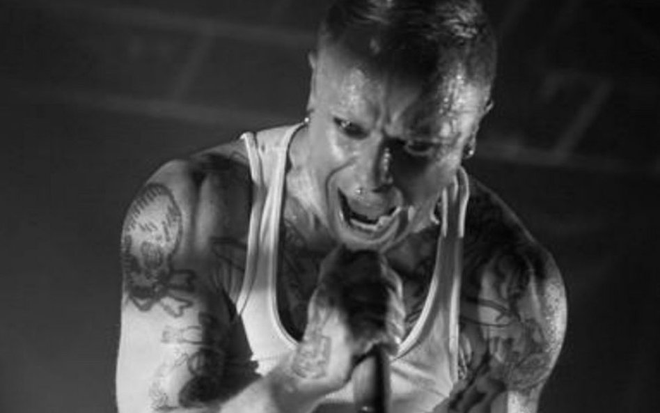 Brytyjski muzyk, wokalista zespołu The Prodigy oraz tancerz. (17 września 1969 - 4 marca 2019)