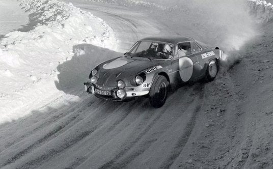 Alpine na trasie Rajdu Monte Carlo.