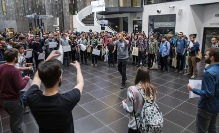 Początek hackatonu miejskiego w Krakowskim Parku Technologicznym.