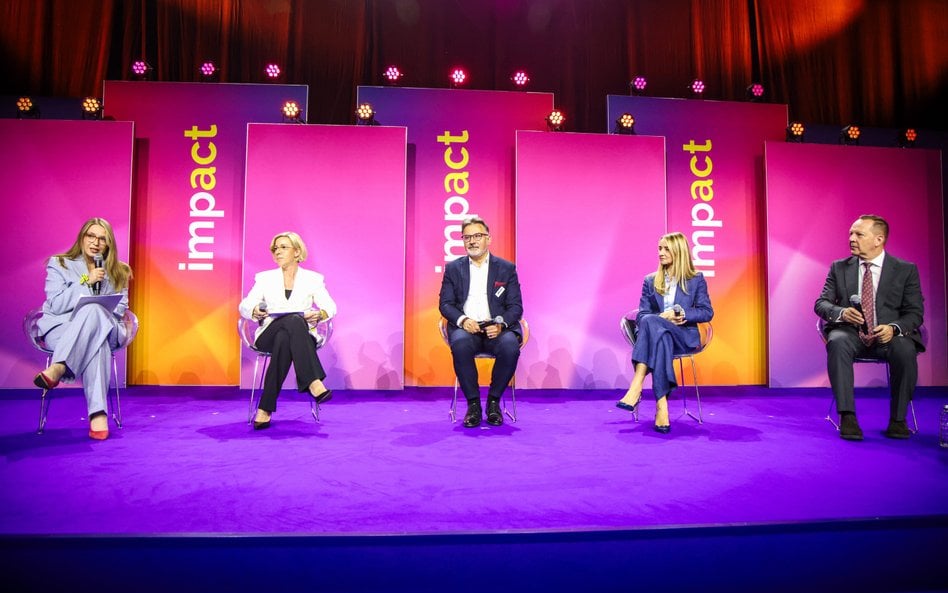 Uczestnicy panelu rozmawiali o tym, w jaki sposób inwestycje przyczyniają się dziś do tworzenia wart