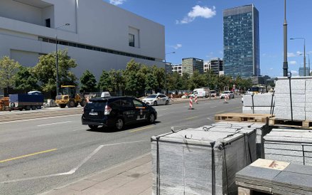 Ruch aut przeniesiono na torowisko