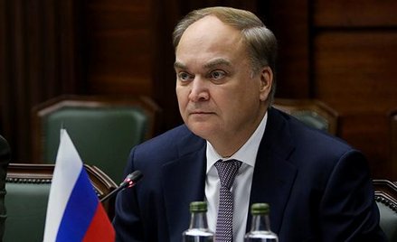 Mil.ru [CC BY 4.0 (http://creativecommons.org/licenses/by/4.0)] / Anatolij Antonow ma być nowym amba