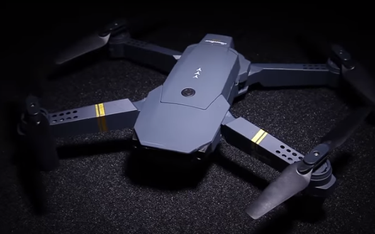 DroneX Pro to składany dron do robienia selfie